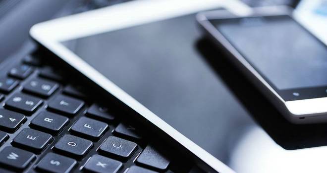 Consumers shift to 'mobile search' for financial advice technology ipad laptop