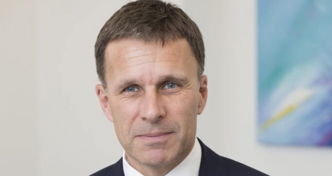 How to choose the right type of finance to grow a business Jon Hughes, Commercial Director, Independent Growth Finance