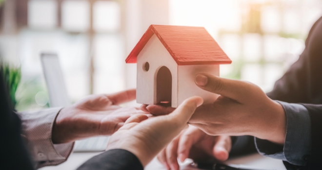L&G Mortgage Club launches new 'Referral Pro' tool for advisers hands adviser broker house buy approval