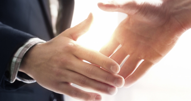 LendInvest appoints new head of distribution and expands East London coverage Handshake 6