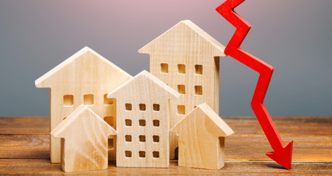 Remortgages accounting for 60% of activity as rates continue to fall house rate arrow down houses