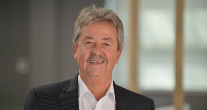 Time to fight fire with fire in the battle against online fraud John Dobson SmartSearch