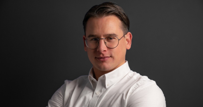 In the Spotlight with Mason Ward, Black & White Bridging Mason Ward Black White Bridging