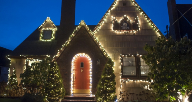 Housing market sees busiest run up to Christmas in over a decade as sales surge 38% Christmas house winter