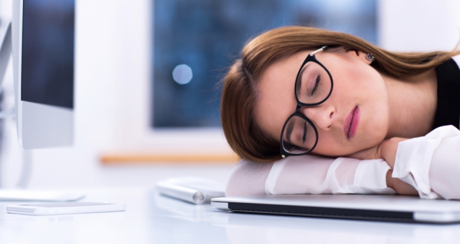 Top tips for sleep revealed as just 9% of advisers get sufficient rest sleep desk tired