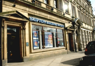 Skipton launches sub-4% mortgage rates in latest round of cuts skipton branch exterior