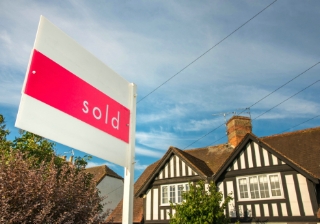 House price growth accelerates to 4.9%: UK HPI House sale sold