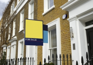 House price growth accelerates to 4.7%: Halifax House sale sign sold