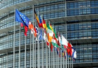 62% of brokers seeking to expand their overseas client base euro, eurozone, flag, ecb