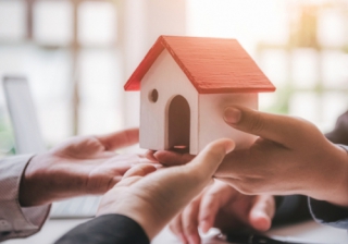 Falling mortgage rates spark uplift in approvals: BoE hands adviser broker house buy approval