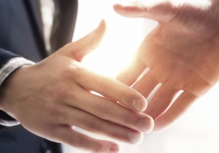 LendInvest appoints new head of distribution and expands East London coverage Handshake 6