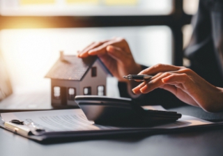 First-time buyer mortgage payments found to be 60% more expensive than five years ago: Rightmove house calculator broker adviser paper approve sign