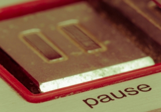 House sales fall for first time in two years as buyers adopt ‘wait and see’ approach: Zoopla pause button