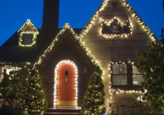 Housing market sees seasonal lull as movers wait for Boxing Day bounce: Rightmove Christmas house winter
