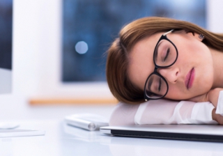 Top tips for sleep revealed as just 9% of advisers get sufficient rest sleep desk tired