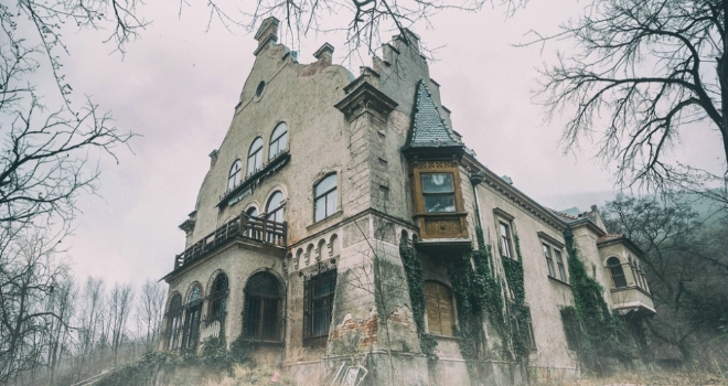 Only 25% of sellers would admit their house was haunted haunted house