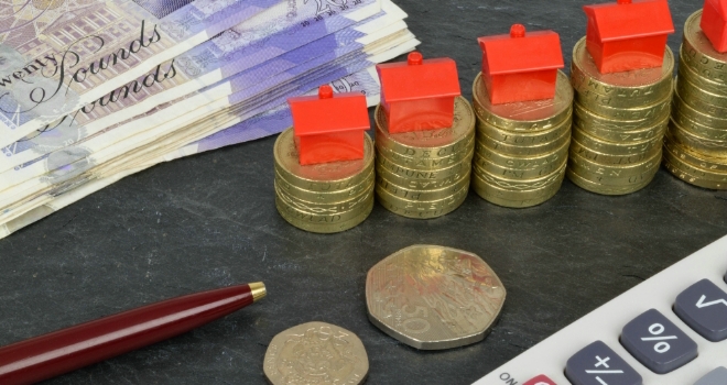 Homeowners choosing to refinance instead of move house money