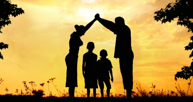 Over a third of prospective home buyers to rely on Bank of Mum and Dad family home silouhette