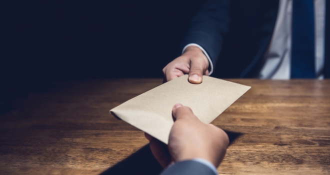 25% of homebuyers admit they tried to bribe sellers Bribe -772