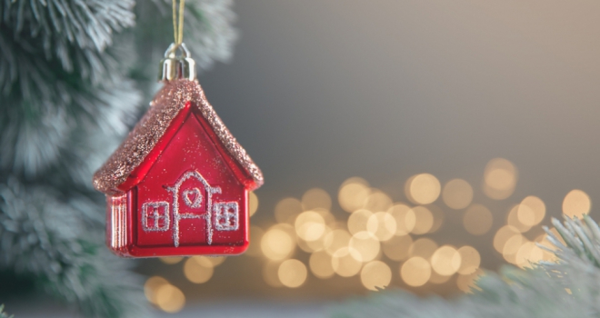 Festive financial pressures affect 73% of renters Christmas house 622