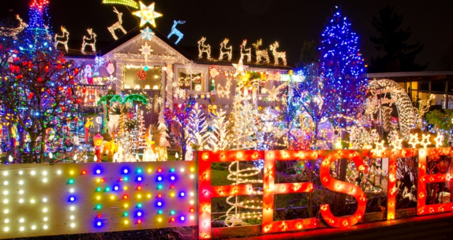 To deck, or not to deck, that is the question Christmas lights 774