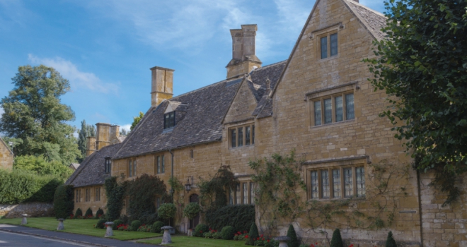 Lifestyle satisfaction comes at a premium, but which homeowners top the happiness chart? Country house Cotsworld 634