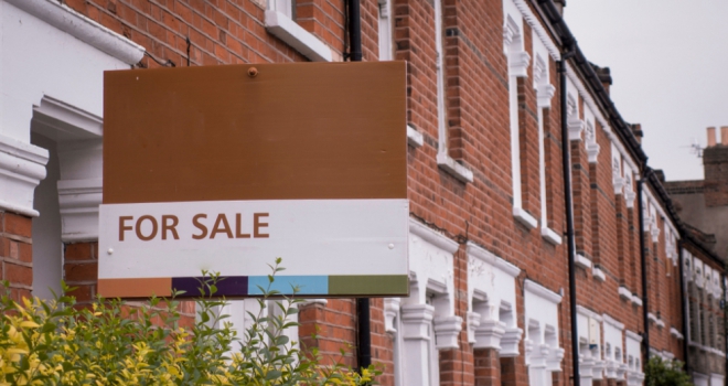 Accurate pricing key to a quick sale, claims latest Rightmove data For Sale 414
