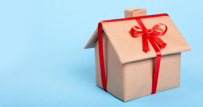 Zoopla launches new guide to support renters house gift present