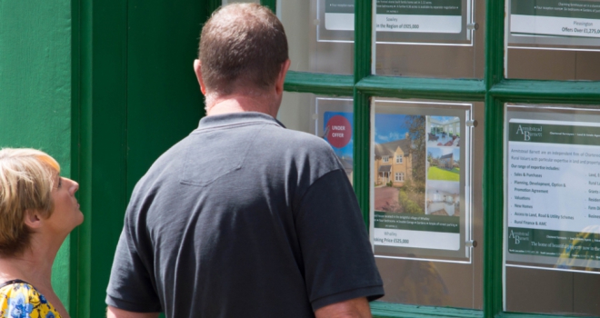 Growing number of over 40s stretching retirement finances with 35-year mortgages House hunters 404