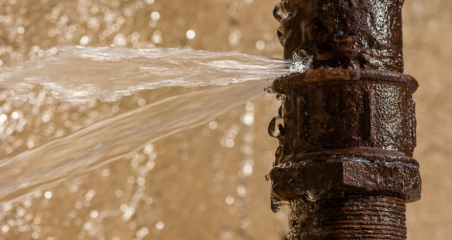 New report reveals that over 40% of domestic properties have water leaks Pipe leak 103