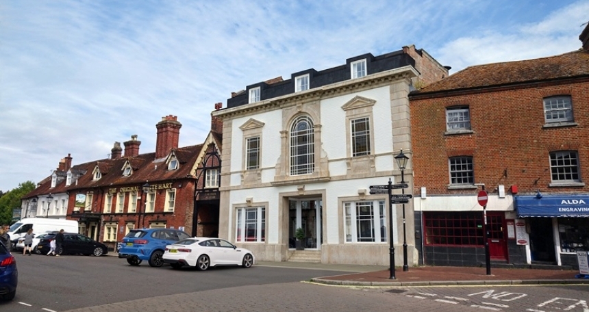 Pallas Capital - Corn Exchange - 833
