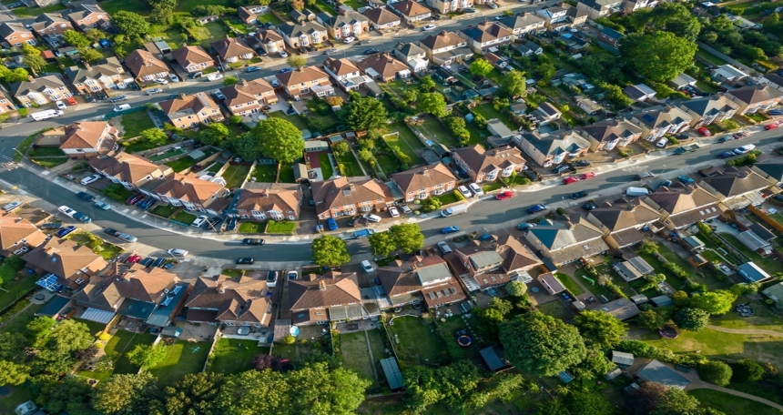 UK house price growth edges up in November: UK HPI UK Houses - 924