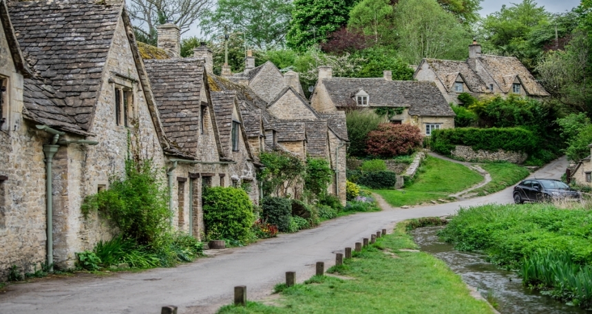 Searches for Bibury homes soar after global accolade: Rightmove Bilbury - 005