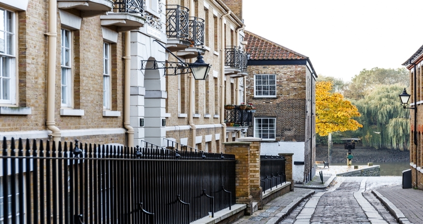 Falling supply sparks rise in prime London rents