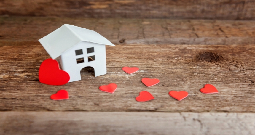 A fifth of Brits think they could fall in love with a home without seeing it Heart House - 927
