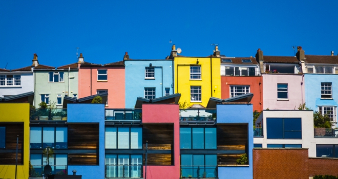 Where is the strongest sellers’ market with eight in ten homes sold? colourful houses bristol