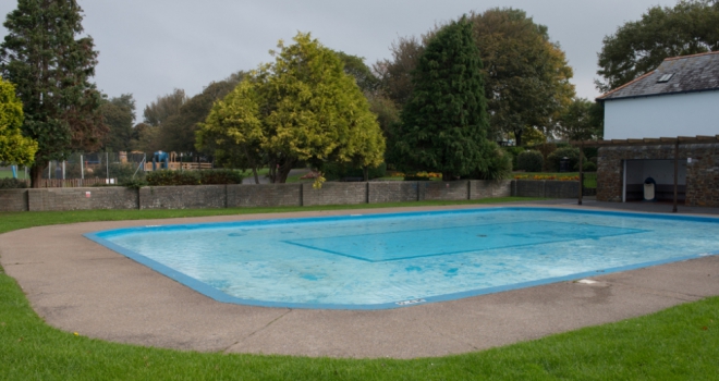Enquiries for houses with a swimming pool hit record high outdoor pool