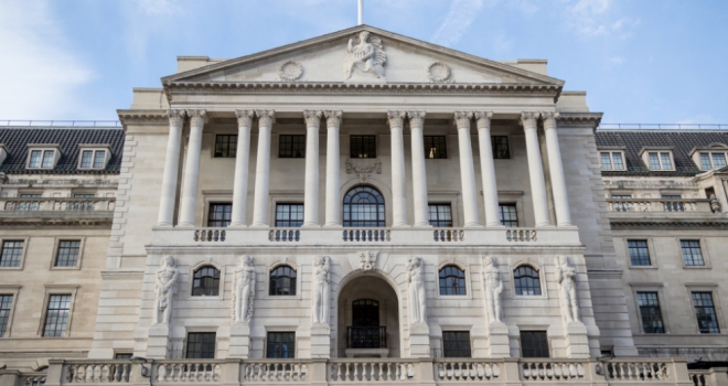 Interest rates rise to 15-year high of 5.25% BoE 700