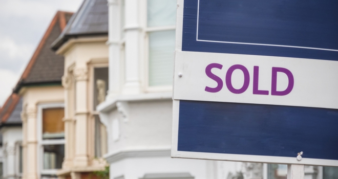 A quarter of properties selling for £30-40k over the asking price Sold 456