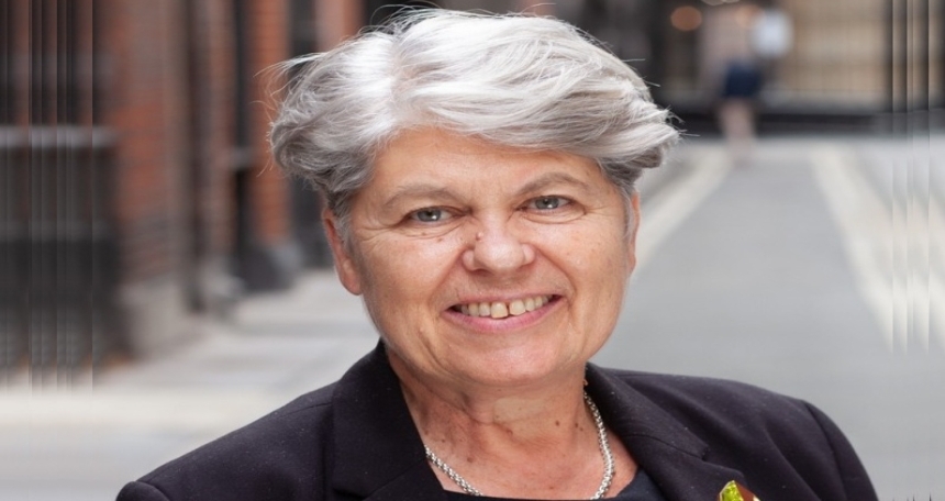 Resolving recruitment - a top priority for the housing industry Barbara Brownlee - Soho Housing Association - 917