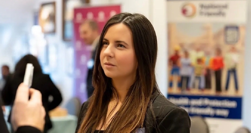 Vikki Edwards - Loans Warehouse - 028