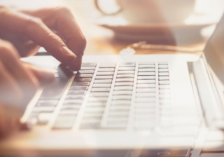 Majority of homeowners 'unhappy' relying on drive-by surveys when purchasing a new home Laptop 955